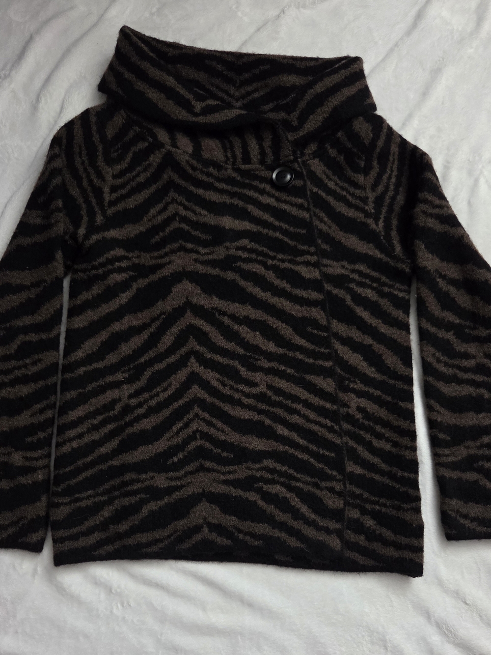 Adrienee Vittadini Women's Black and Brown Zebra-Pattern Sweater Wool Blend